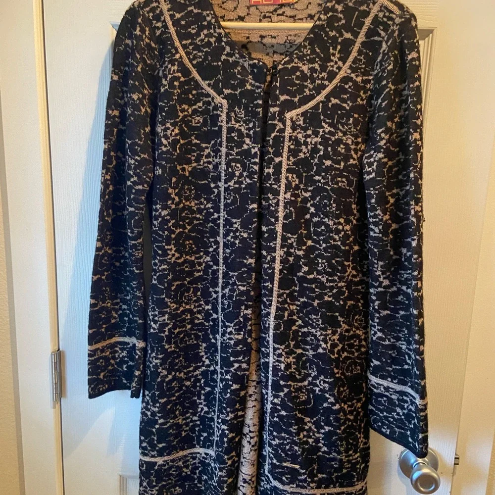 High Quality Baby Alpaca Sweater by Kuna- So pretty and ultra soft! Medium - Picture 6 of 6